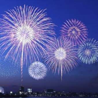 涼しい室内で花火や日本酒を楽しもう